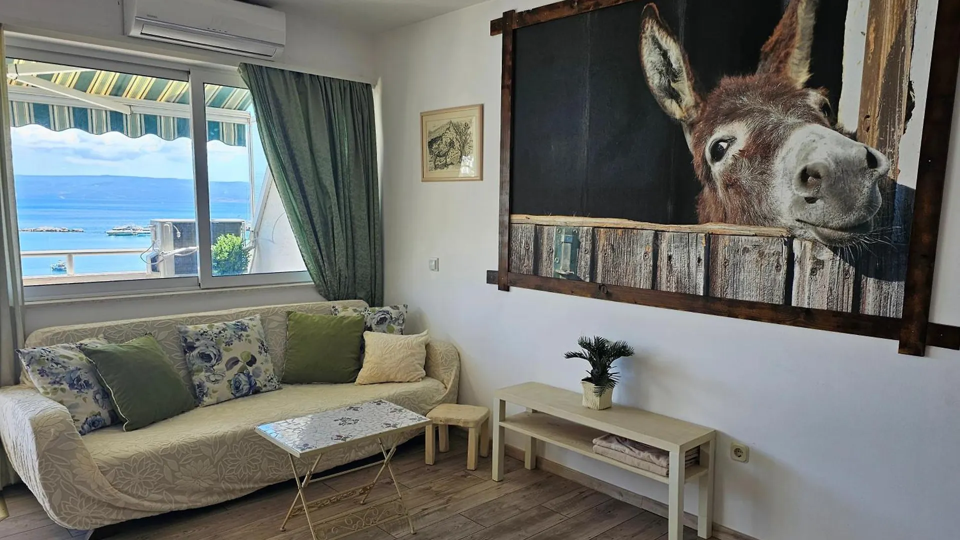 Apartment With A Magical View Split